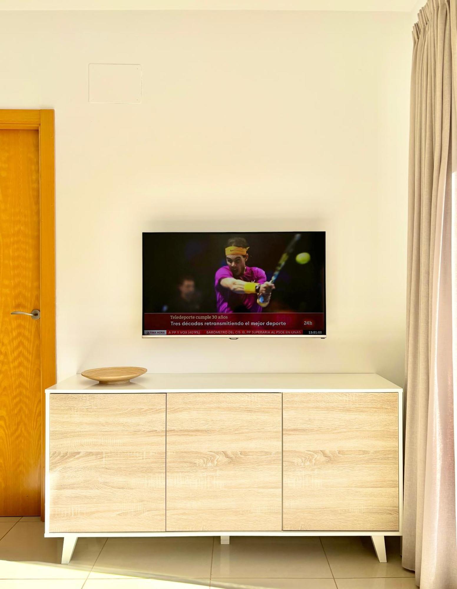 Apartment Hoteltype Penthouse 2 Beds, Parking, Wifi & Pool Stunning Views *