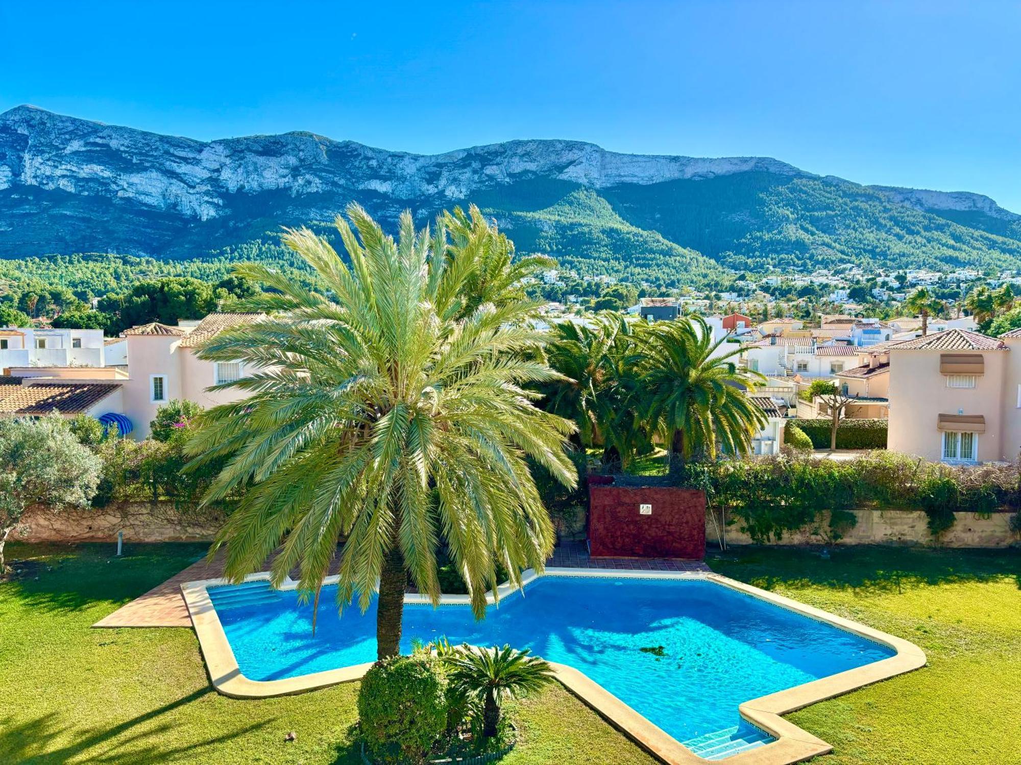 Apartment Hoteltype Penthouse 2 Beds, Parking, Wifi & Pool Stunning Views *